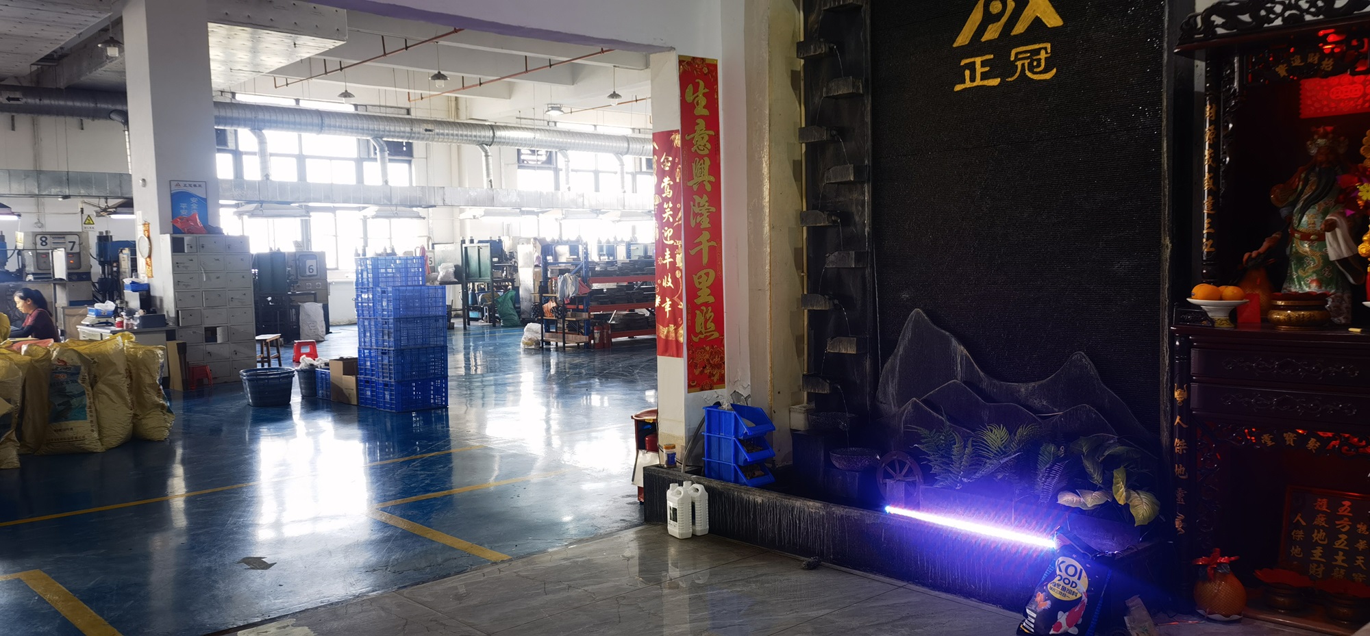 Udformning af præcision: En dag i livet til en Zhengguan Rubber & Silicone Manufacturing Hub