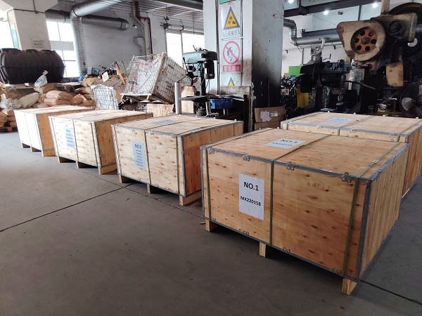 Håber fortsætter med at spille disse plastiksprøjtestøberoller i den nye fabrik.